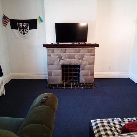 A Cozy Bedroom For You To Relax Pittsburgh Exteriör bild