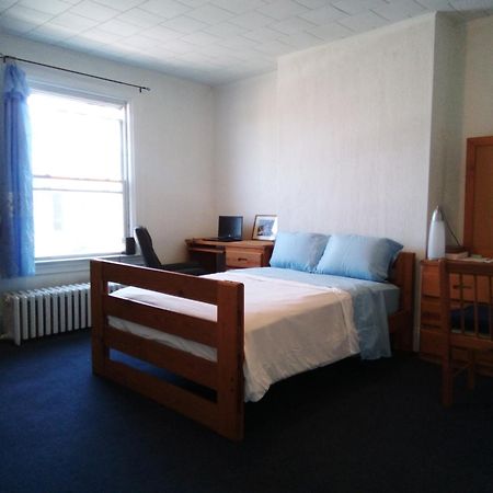 A Cozy Bedroom For You To Relax Pittsburgh Exteriör bild