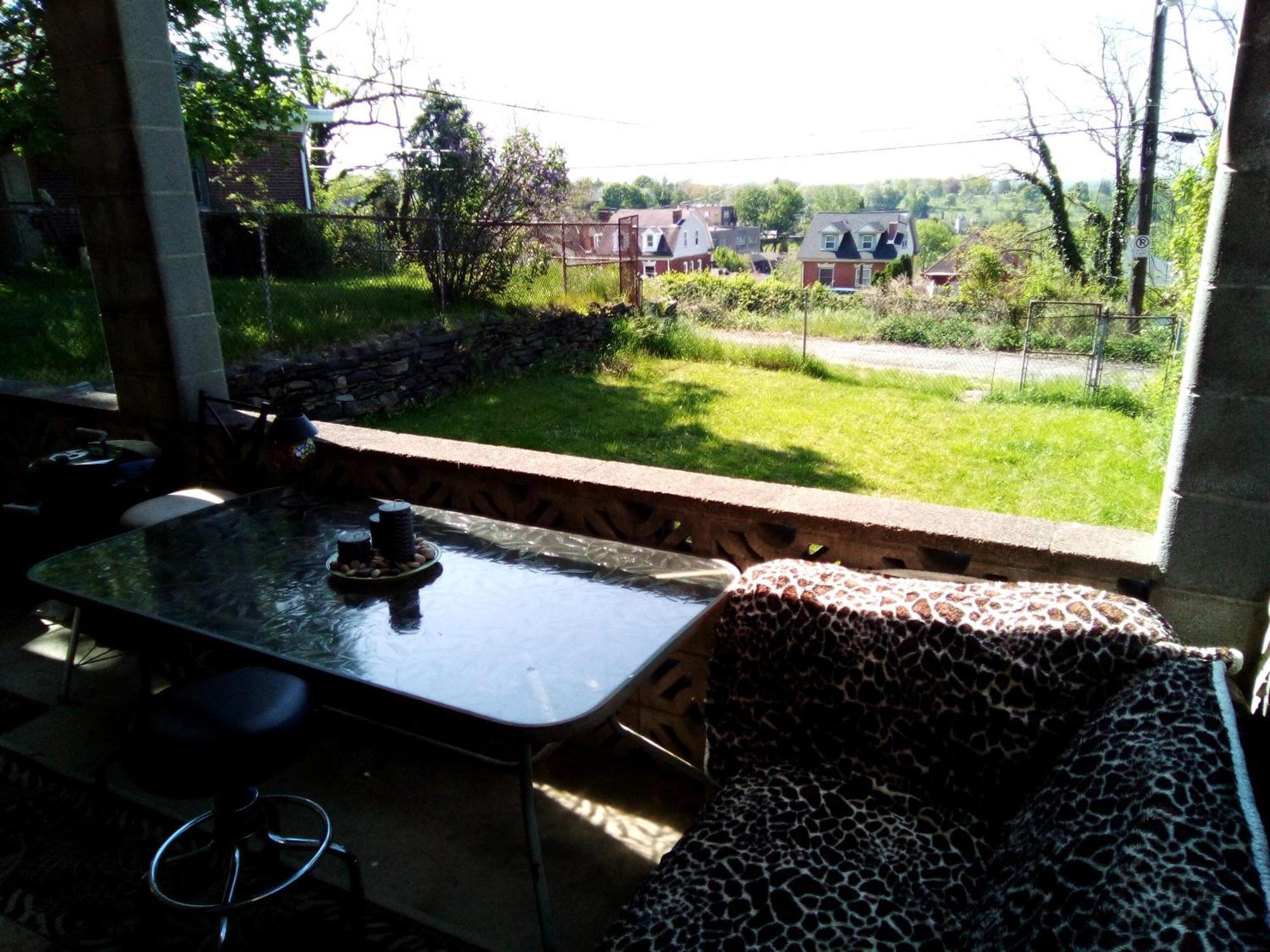 A Cozy Bedroom For You To Relax Pittsburgh Exteriör bild